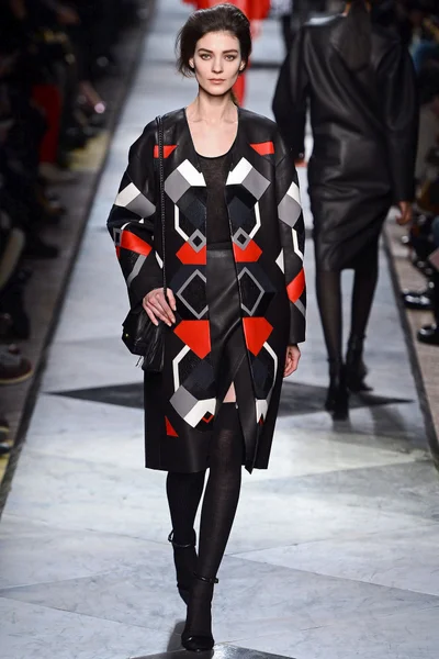 Look 12